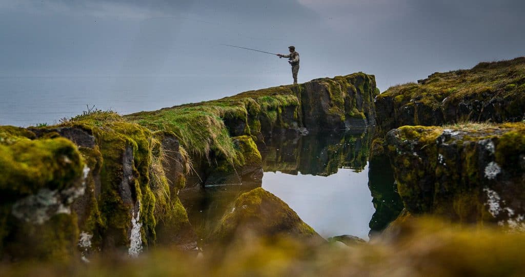 Veiðimaður að veiða þingvallavatn